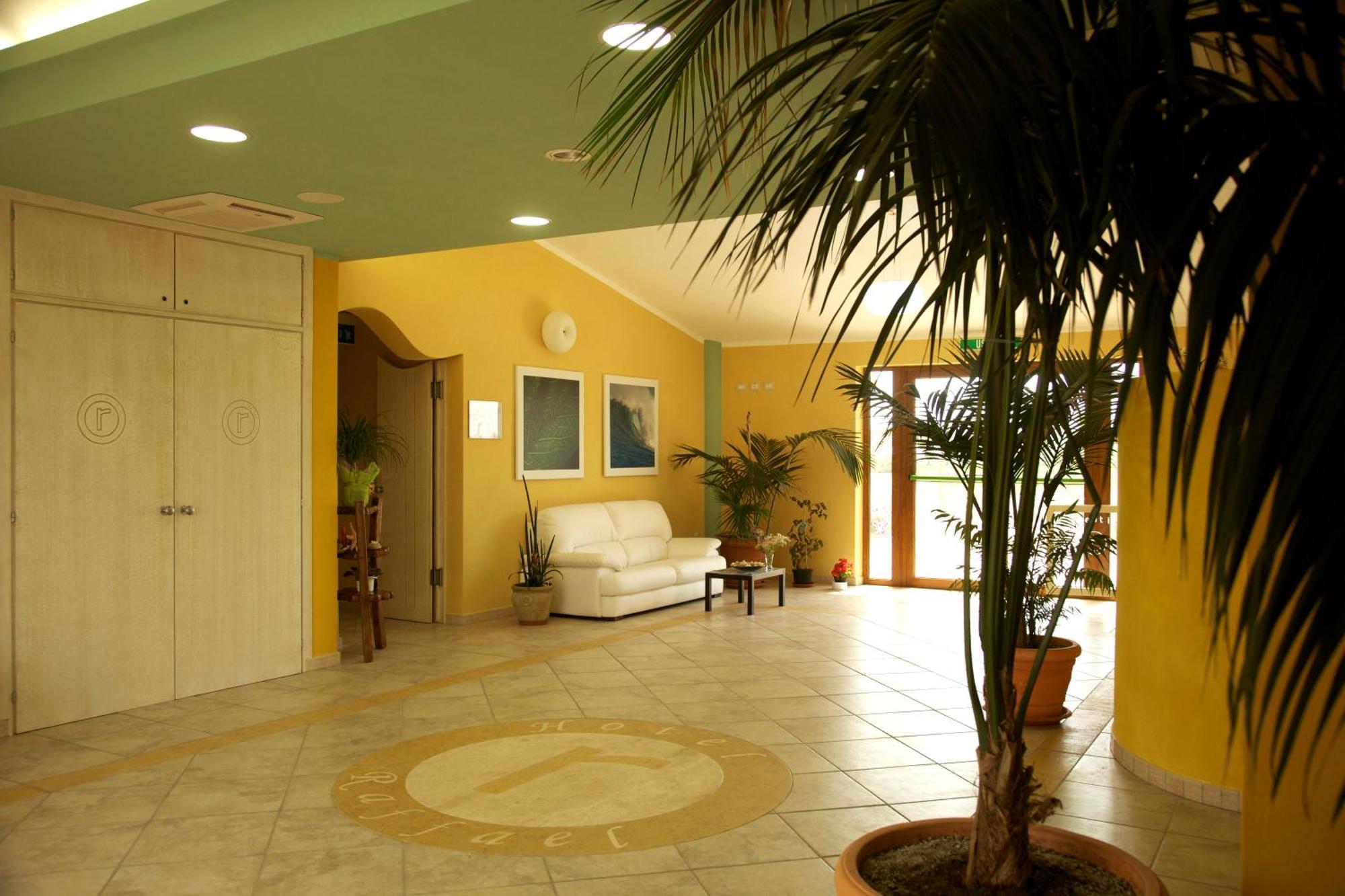 Hotel Raffael Putzu Idu Esterno foto