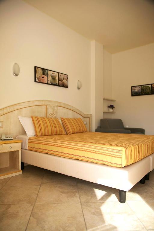 Hotel Raffael Putzu Idu Esterno foto