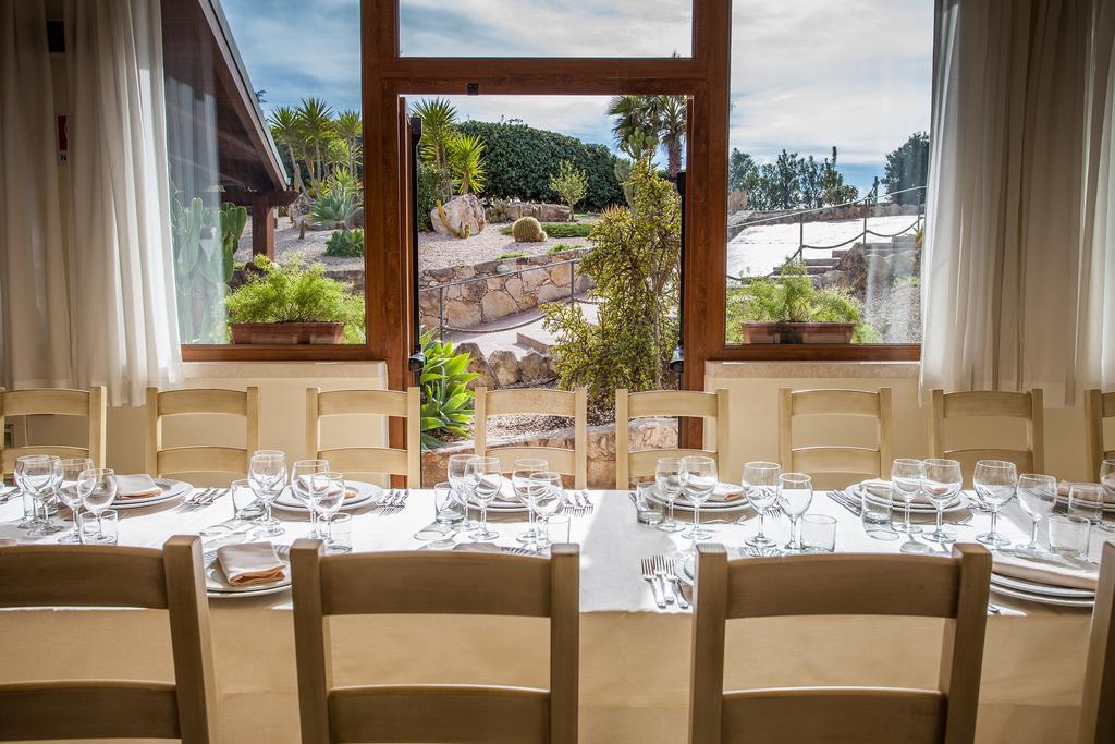Hotel Raffael Putzu Idu Esterno foto