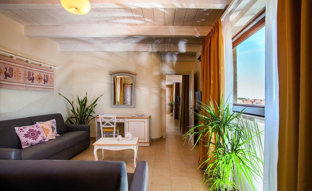 Hotel Raffael Putzu Idu Esterno foto
