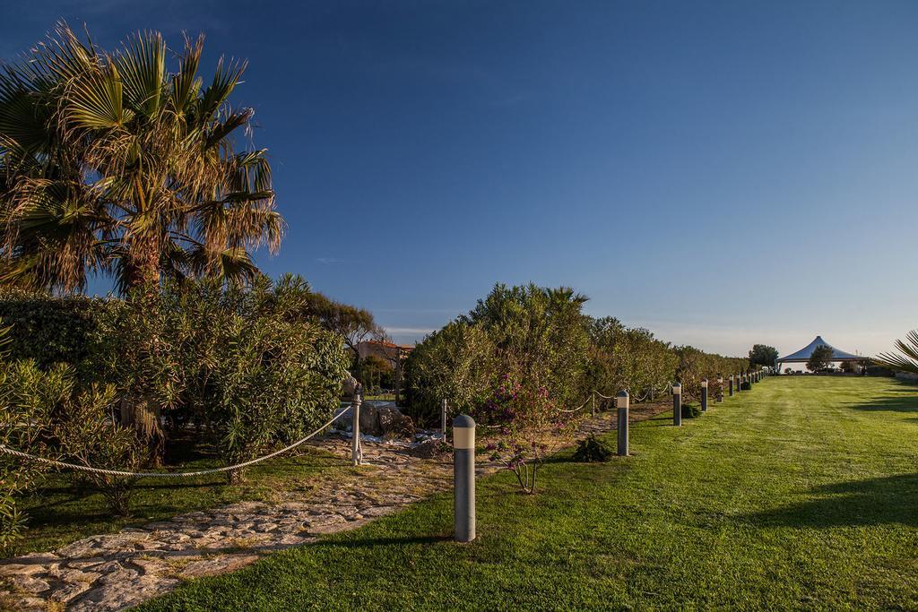 Hotel Raffael Putzu Idu Esterno foto