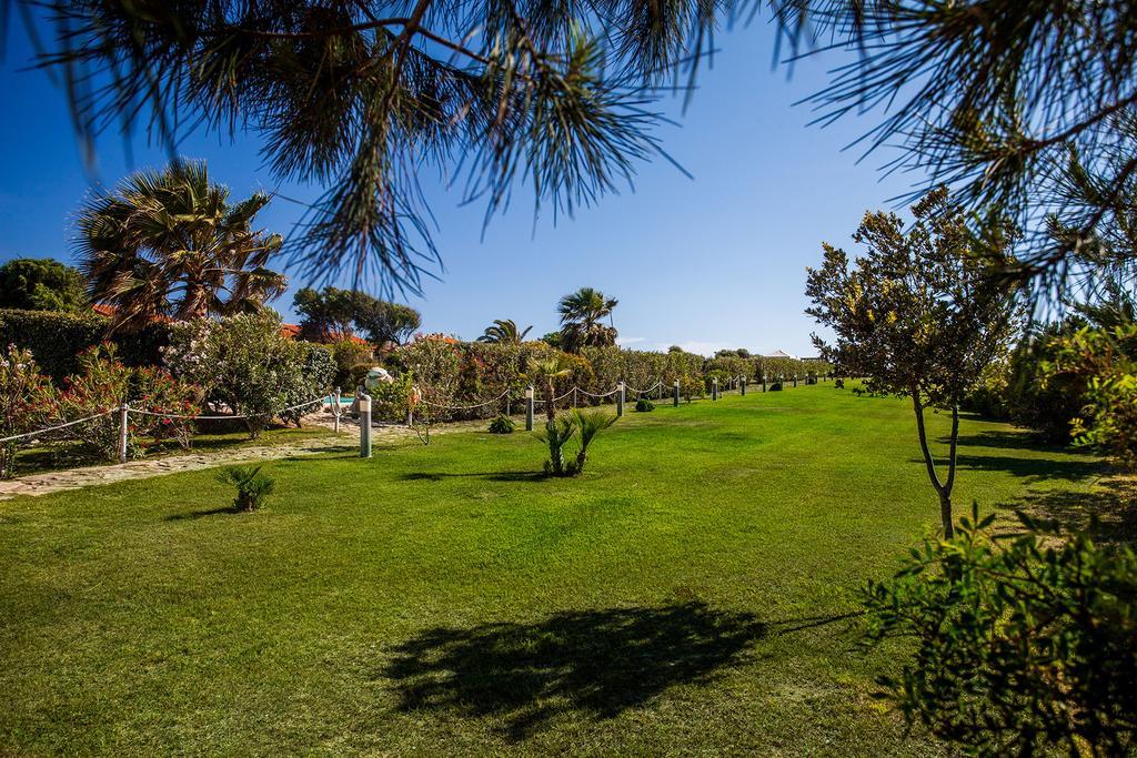 Hotel Raffael Putzu Idu Esterno foto