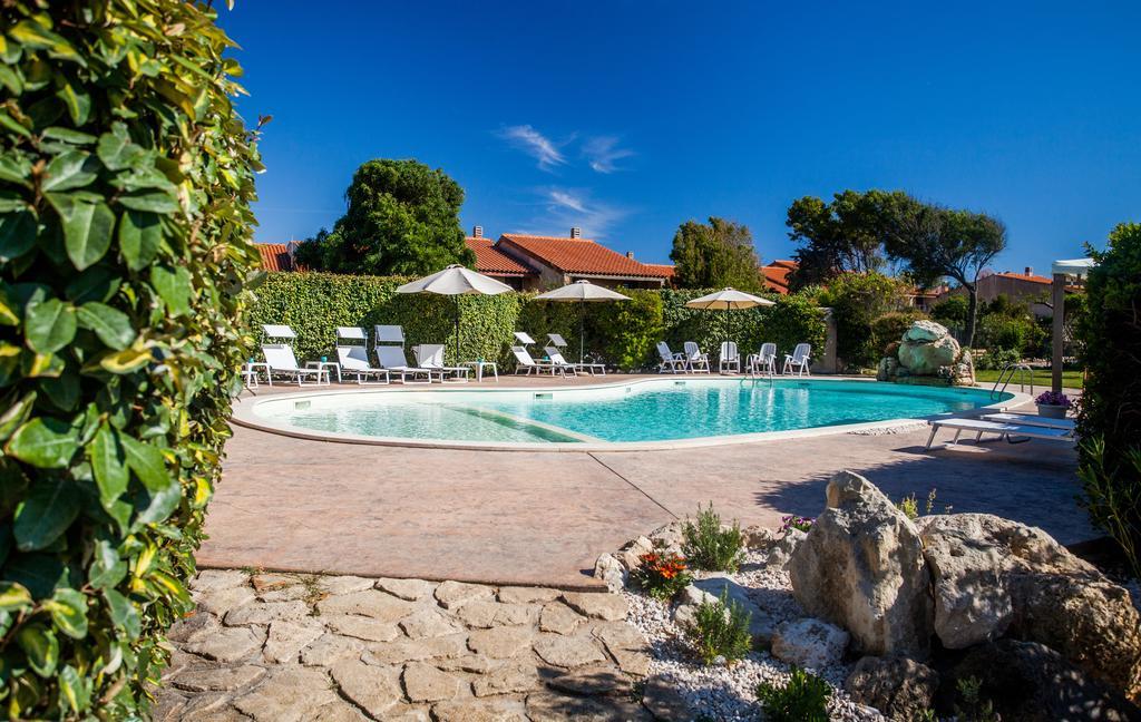 Hotel Raffael Putzu Idu Esterno foto