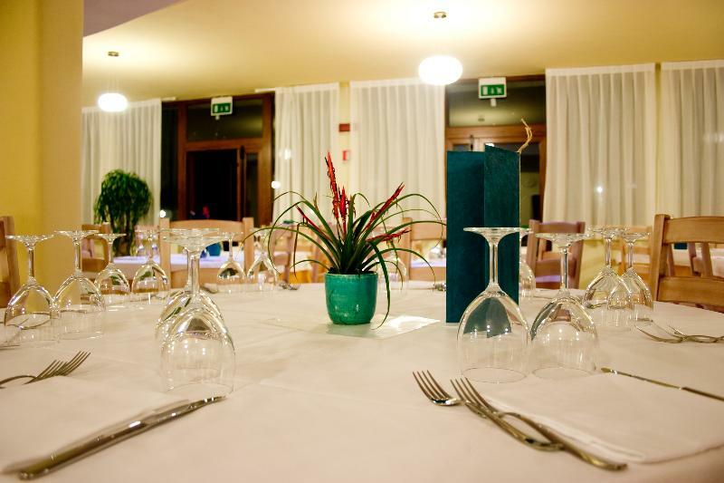 Hotel Raffael Putzu Idu Esterno foto