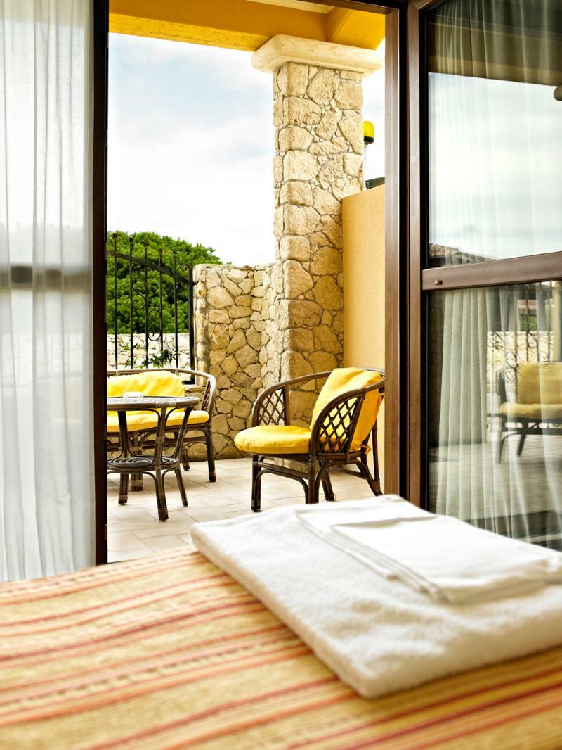 Hotel Raffael Putzu Idu Esterno foto