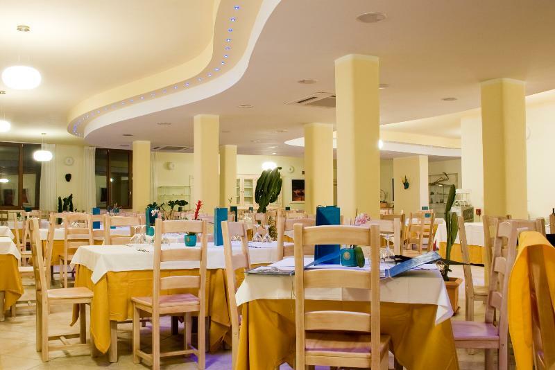 Hotel Raffael Putzu Idu Esterno foto