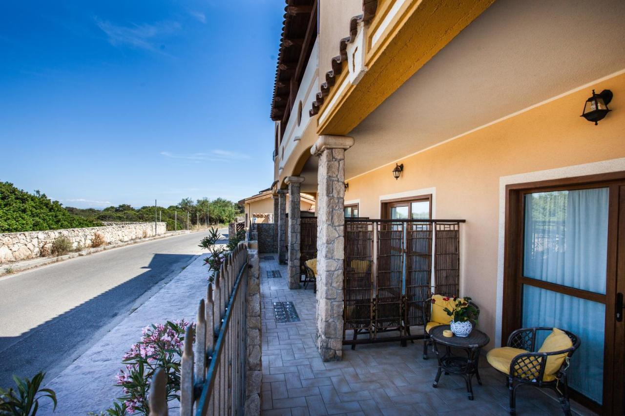 Hotel Raffael Putzu Idu Esterno foto