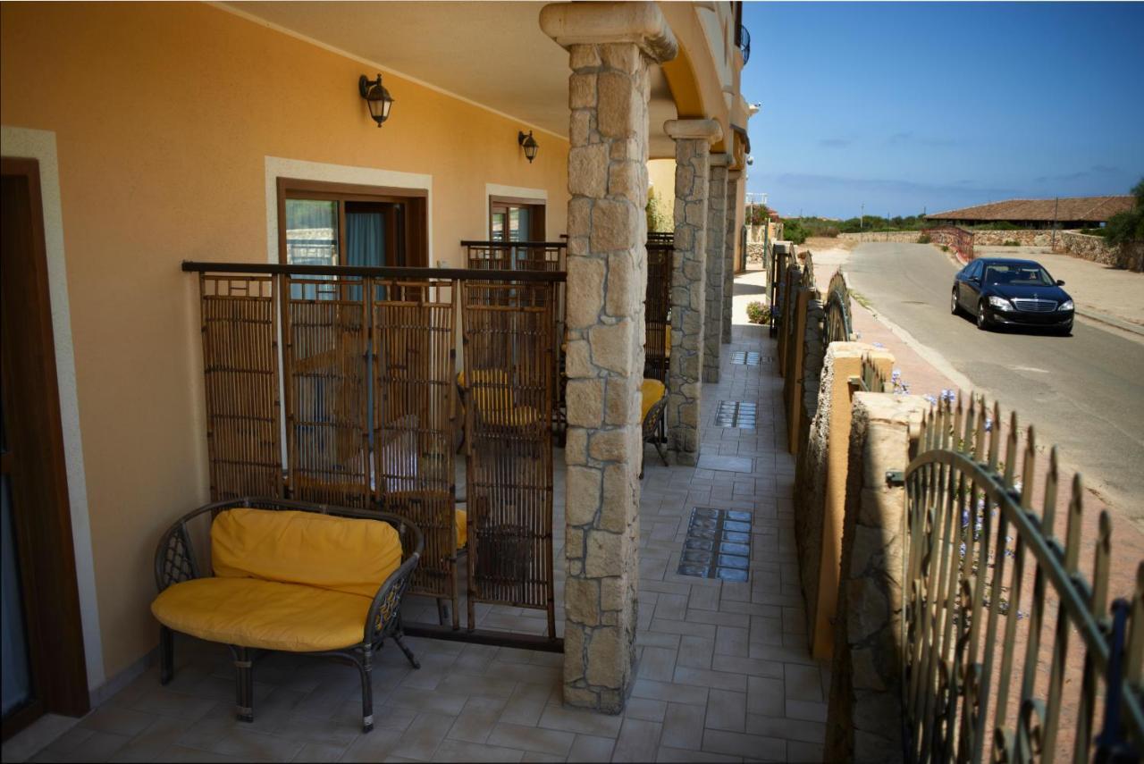 Hotel Raffael Putzu Idu Esterno foto